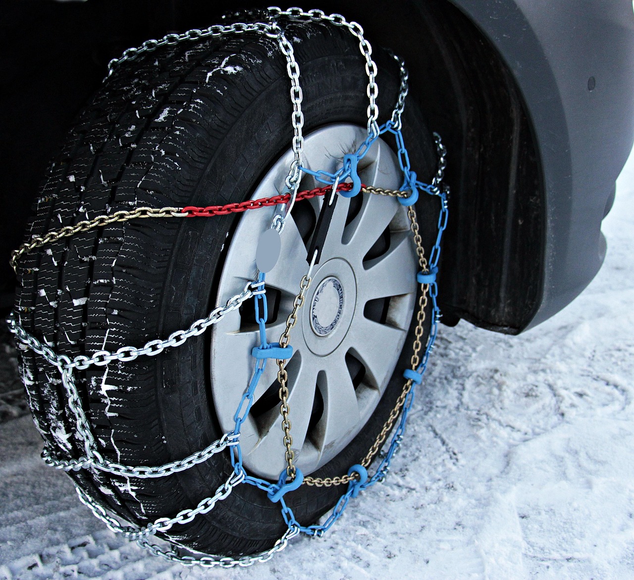 Laden met sneeuwkettingen
