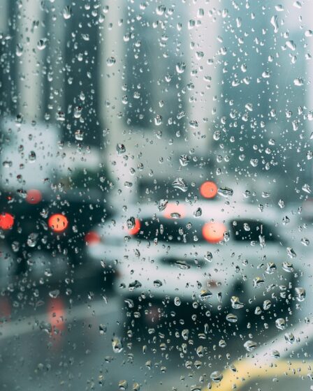 Laden bij regenachtig weer