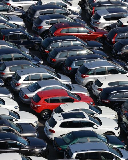 Laden op VvE parkeerplaats