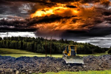 Laden met zonnepanelen en cloud