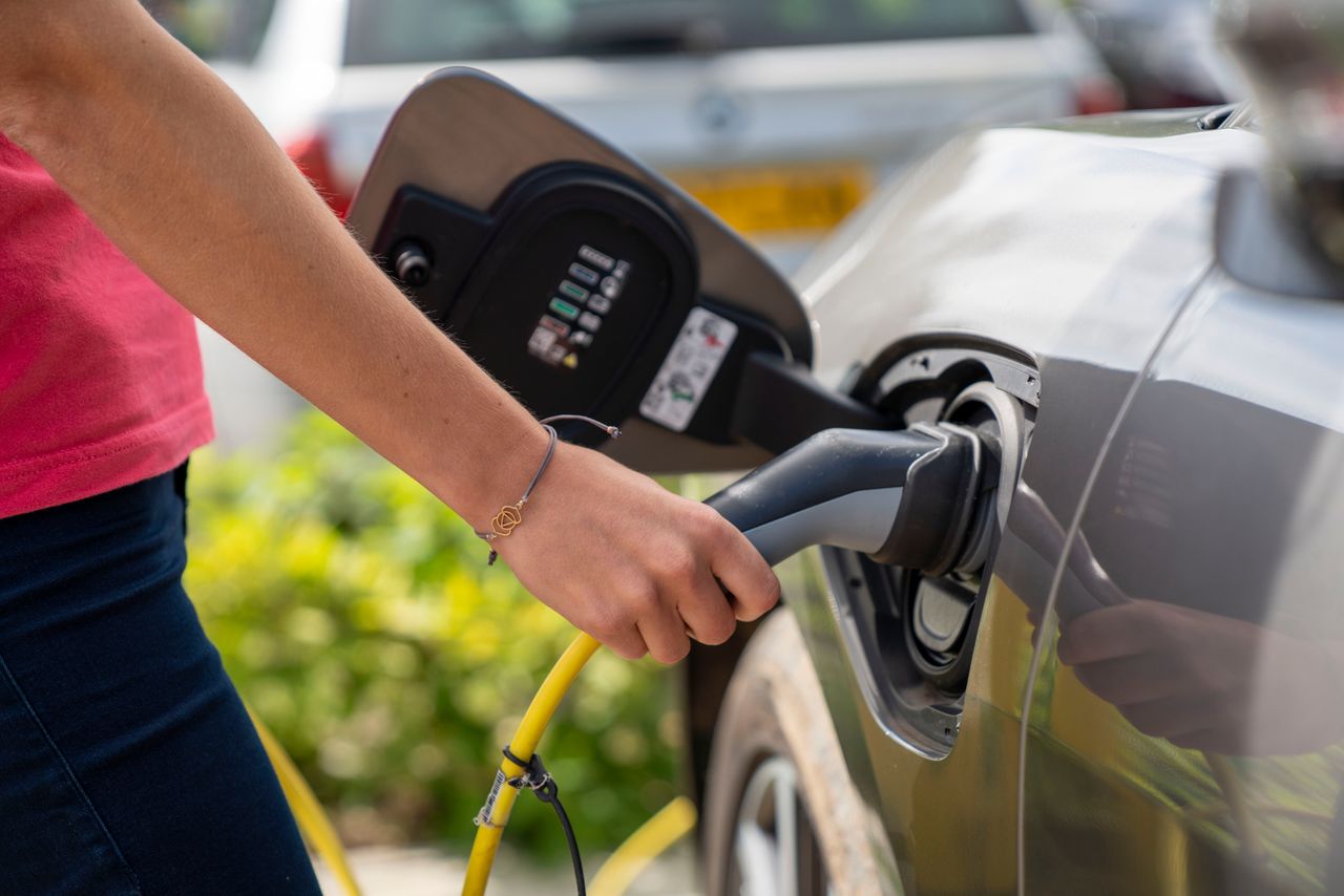 Elektrische auto private leasen: waar let je op?